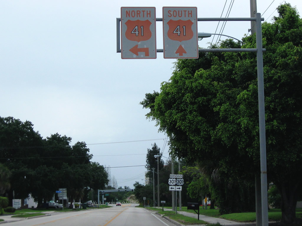 Florida U.S. Highway 41 sign.