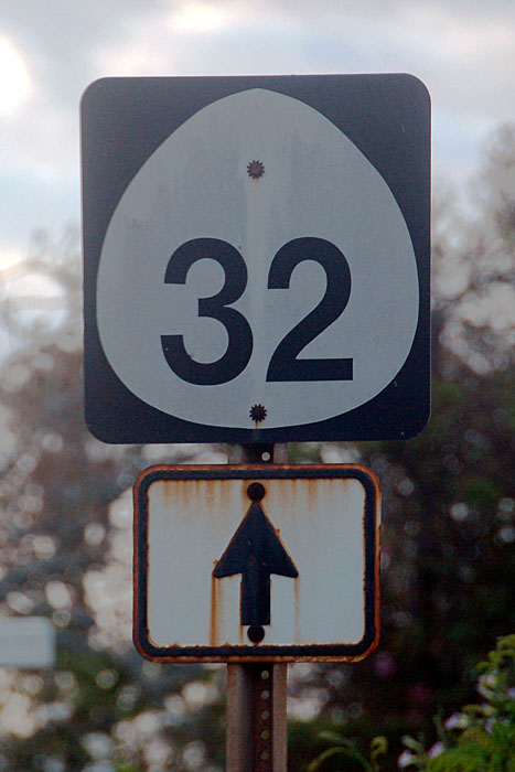 Hawaii State Highway 32 sign.