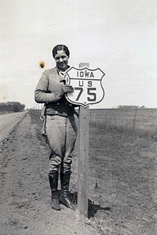 Iowa U.S. Highway 75 sign.