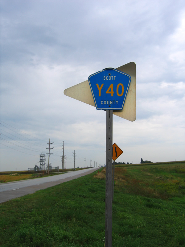 Iowa Scott County route Y40 sign.
