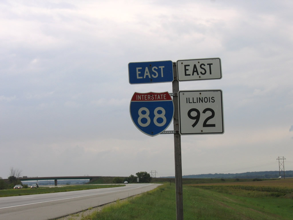 Illinois - State Highway 92 and Interstate 88 sign.