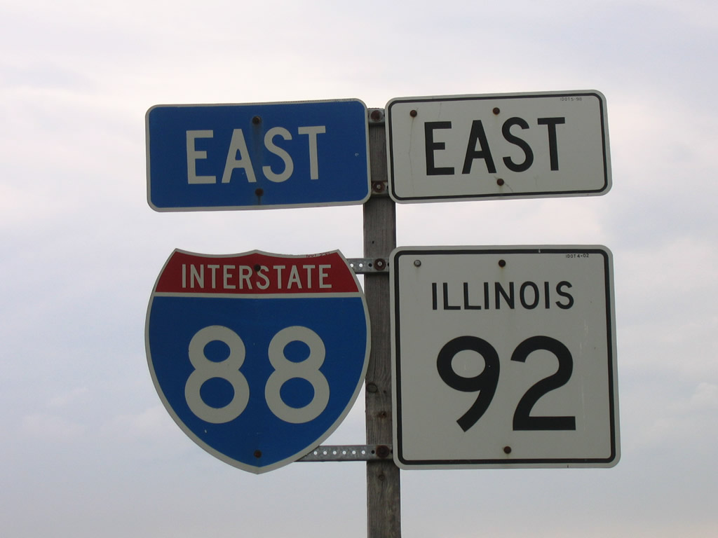 Illinois - State Highway 92 and Interstate 88 sign.