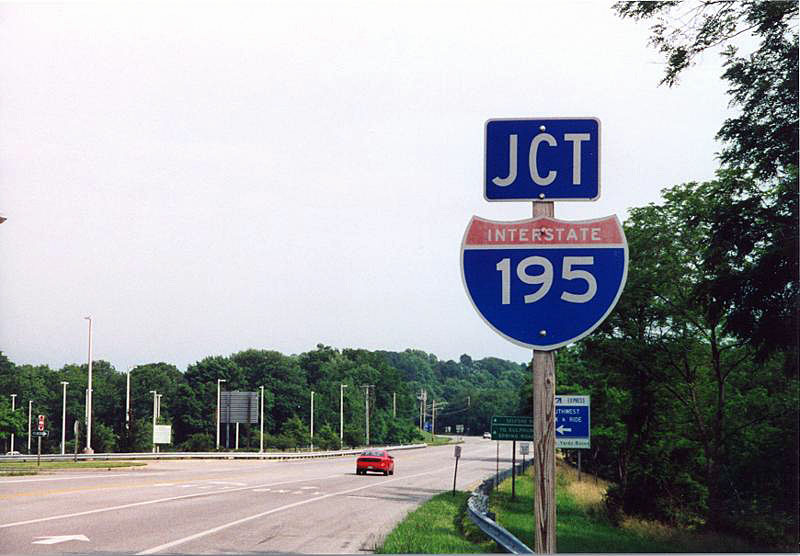 Maryland Interstate 195 sign.