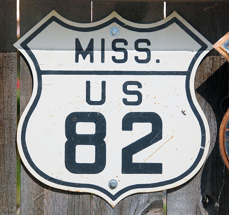 Mississippi U.S. Highway 82 sign.