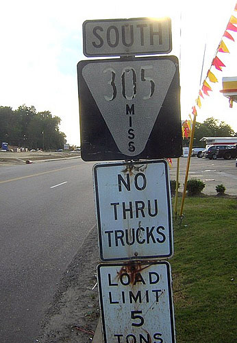 Mississippi State Highway 305 sign.