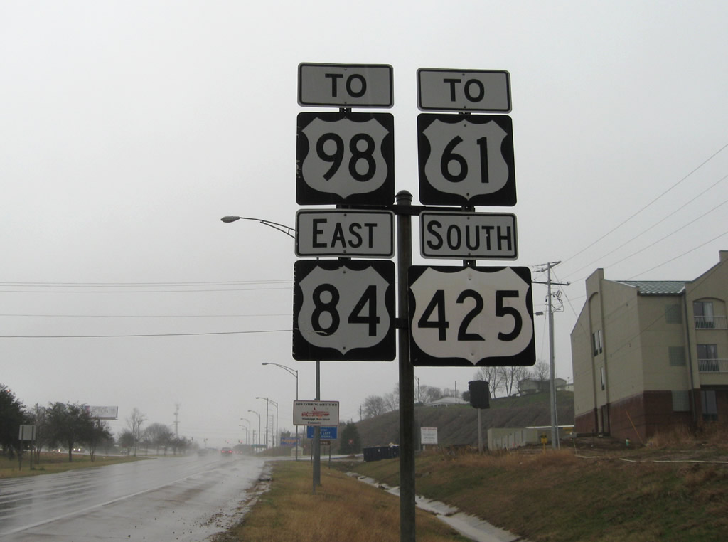 Mississippi - U.S. Highway 98, U.S. Highway 61, U.S. Highway 425, and U.S. Highway 84 sign.