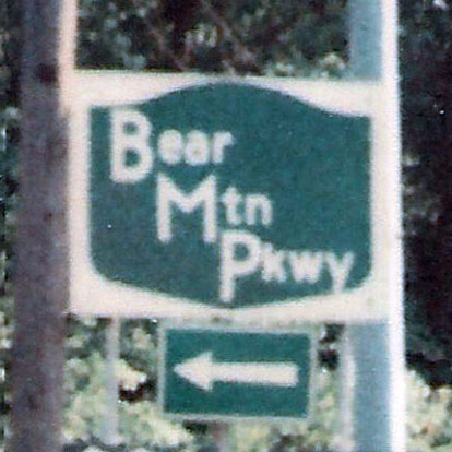 New York Bear Mountain Parkway sign.