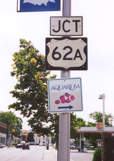 New York - Niagara Falls Aquarium and U. S. highway 62A sign.
