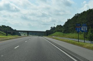 Smith Chapel Road passes over Interstate 22 beyond these confirming markers.