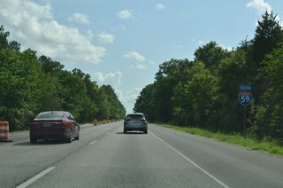 Leaving Collinsville, I-59 continues on the east side of Big Wills Valley along Big Ridge.
