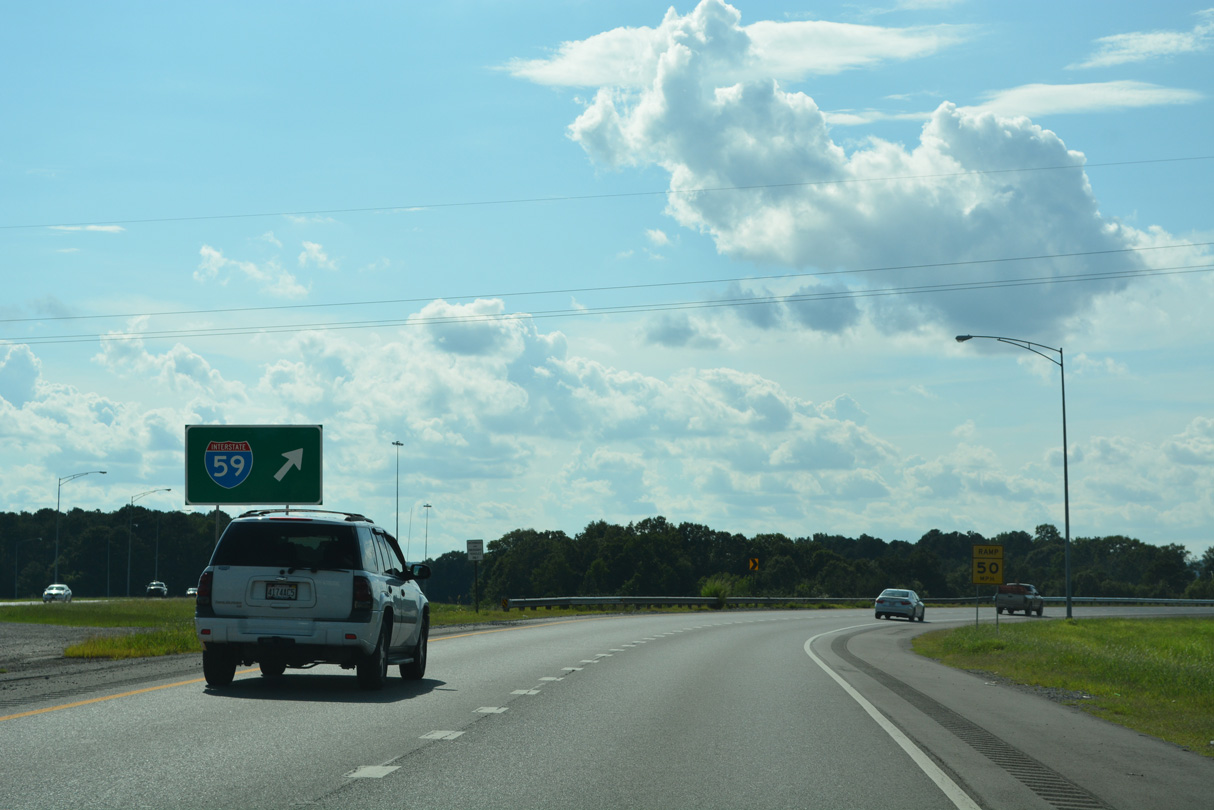 An Interstate 59 gore point sign stands next to the stub end of I-759 west.