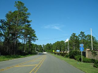 Approaching the split with CR 4 (Oyster Bay Road) east on CR 6. The two partition east of the Oyster Bay bridge off Plash Island.