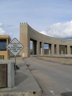 There are no accommodations for pedestrians across Parker Dam. However, parking areas are provided along both sides of the Colorado River.