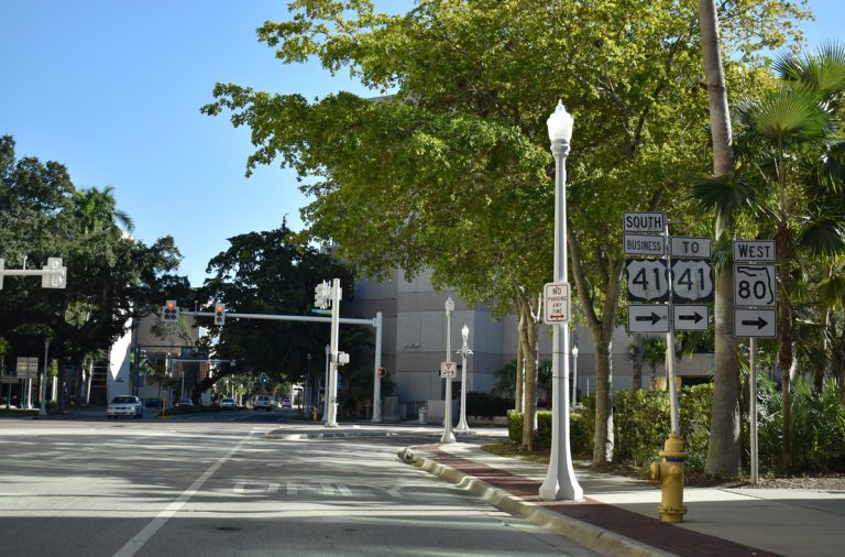 Monroe St south at Main St - Fort Myers, FL