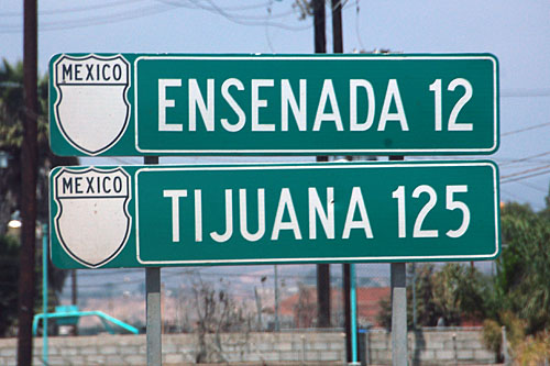 Mexico federal route 1 green distance signs