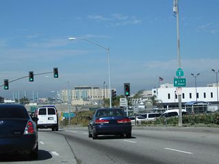 Upon passing under I-105, California 1 leaves El Segundo and re-enters the city of Los Angeles for the first time since briefly passing through it near the exchange with 110 interchange. One of the major routes from the freeway network to the LAX Airport, this traffic signal connects I-105 west with California 1 north.