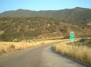 An erroneous end shield for SR 1 previously stood along the ramp to U.S. 101 southbound. SR 1 overlaps with U.S. 101 along the freeway from here until Ventura, with an exception between Exits 78 and 72 at Seacliff.