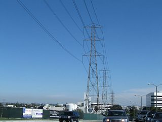 In southern El Segundo, California 1 passes by a large oil field and refinery. A Southern California Edison power transmission line passes overhead, parallel to Rosecrans Avenue.