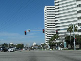 El Segundo Boulevard leads east from Sepulveda Boulevard to the unincorporated community of Del Aire and the city of Hawthorne.