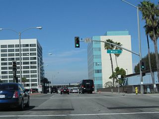 Northbound California 1 (Sepulveda Boulevard) next meets Maple Avenue.