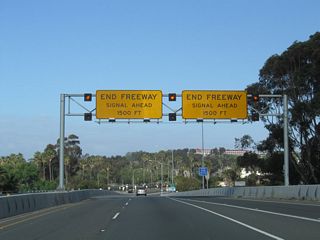 A pair of end freeway signs (this time yellow) are posted over the northbound lanes of California 1. Ahead, the Pacific Coast Highway will pass over San Juan Creek, then proceed into downtown Dana Point.
