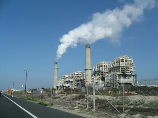 The Huntington Beach Generating Station (HBGS) lines the east side of the Pacific Coast Highway as on the northbound approach to Downtown Huntington Beach. This power plant, which was operated by Southern California Edison until electricity was deregulated, is now maintained by AES. Powered by natural gas, the plant uses steam turbines to generate electricity.