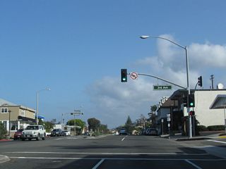 Entering the community of South Laguna, northbound California 1 (Coast Highway) approaches Third Avenue.