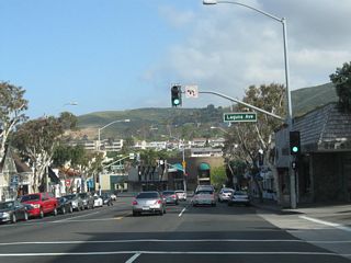 Northbound California 1 (Coast Highway) meets Laguna Avenue at this traffic signal. Use Park Avenue east to Park Avenue east.