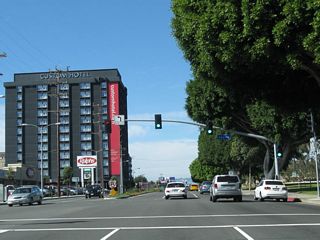 Northbound California 1 (Lincoln Boulevard) meets Loyola Boulevard at this intersection.