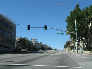 Northbound California 1 (and southbound Historic U.S. 91) rises to meet Termino Avenue at this traffic signal in Long Beach.