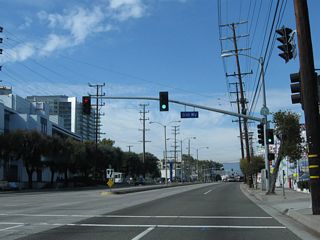 Northbound California 1 (Lincoln Boulevard) meets Bali Way. Another reassurance shield is posted on the traffic signal pole.