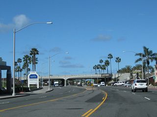 A bridge built in 1999 carries California 55 over California 1 (Coast Highway). Stay right for the connection to California 55 north to Costa Mesa, Santa Ana, and Anaheim. The second right loops onto Newport Boulevard south to the Balboa Peninsula, part of the city of Newport Beach.