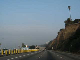 Palisades (sandstone bluffs) separate the Santa Monica central business district from California 1 (Pacific Coast Highway).