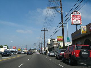 This California 1 north shield is posted along nortbound Lincoln Boulevard between Washington Boulevard and California 187 (Venice Boulevard).