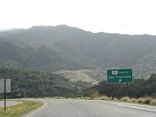 The first ramp from southbound California 1 connects to U.S. 101 north to Santa Maria and San Francisco. Continue sraight ahead for the connection to U.S. 101 and California 1 south to Santa Barbara, Ventura, and Los Angeles.