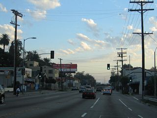 Four blocks after the intersection with Historic U.S. 66-101/Sunset Boulevard (not shown), southbound California 2 (Alvarado Street) meets Kent Street at this traffic signal. Ahead is the interchange with U.S. 101.