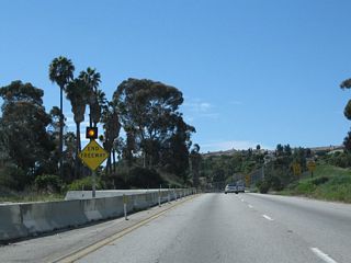 More end freeway signs are posted shortly thereafter. Oddly, no California 2 trailblazers are posted.