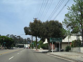 Now looking in the other direction, northbound Riverside Drive approaches Newell Street. Turn right (east) on Newell Street to the on-ramp for California 2 (Glendale Freeway) north to Glendale. Continue north on Riverside Drive to California 2 south to Glendale Boulevard.
