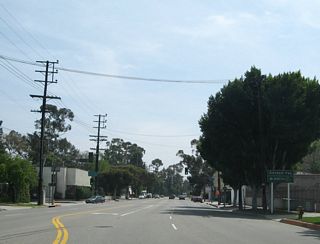 Southbound Riverside Drive approaches Newell Street. Turn left east on Newell Street to the on-ramp for California 2 (Glendale Freeway) north to Glendale.