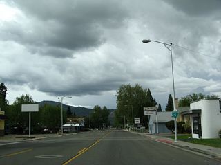 Only Business Loop I-5 north is signed after the Miner Street intersection. Historic U.S. 99, California 3, and Business Loop I-5 continue north along Main Street through Yreka.
