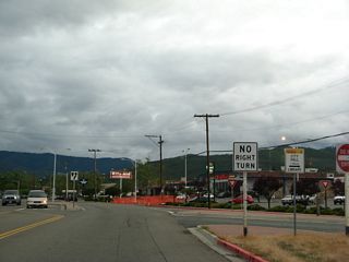 Southbound Business Loop I-5 and California 3 (Main Street) meet Broadway Street north and Dillon Way west. Turn right here for Yreka's city hall and main library.