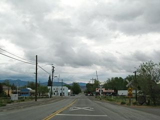 Westbound California 3/Webb Street crosses the railroad tracks.