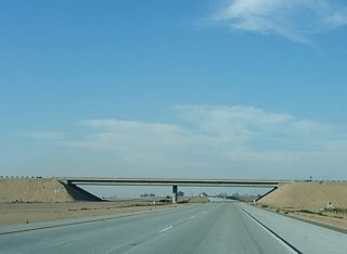 To avoid conflict with the Interstate 8 interchange, California 7 is grade separated from Hunt Road (which changes into Chick Road a few miles west of here).