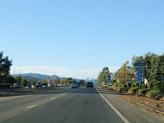 The trailblazer for Intertate 15 referencing forthcoming El Norte Parkway was removed by 2017 when a right turn lane was added for the arterial eastbound.