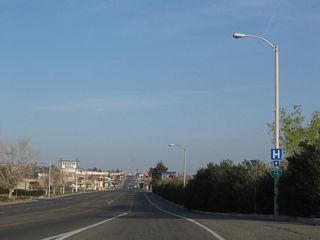 Business Loop I-15 overtakes E Main Street (Historic U.S. 66) west along a commercialized stretch anchored by Barstow Mall.