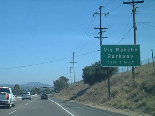 Business Loop I-15 defaults onto Interstate 15 south ahead of Exit 27 to Via Rancho Parkway.