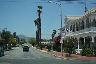 Graham Avenue (Business Loop I-15) proceeds one block west from Main Street in Downtown Lake Elsinore to Spring Street.