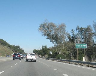 Despite the interchange with Bear Creek Road, California 17 remains an expressway alignment. The next intersection is with Alma Bridge Road.
