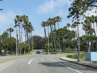 Northbound Appian Way approaches Second Street. At this point, traffic connecting to Second Street east should bear left off of Appian Way.