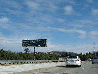 This interchange sequence sign provides the distance to the next three exits along California 23 (Moorpark Freeway) north: Exit 15, Avenida de los Arboles; Exit 16, Sunset Hills Boulevard; and Exit 17, Olsen Road to the Reagan Library.